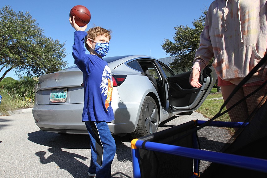 Maddox Fincher shot basketballs.