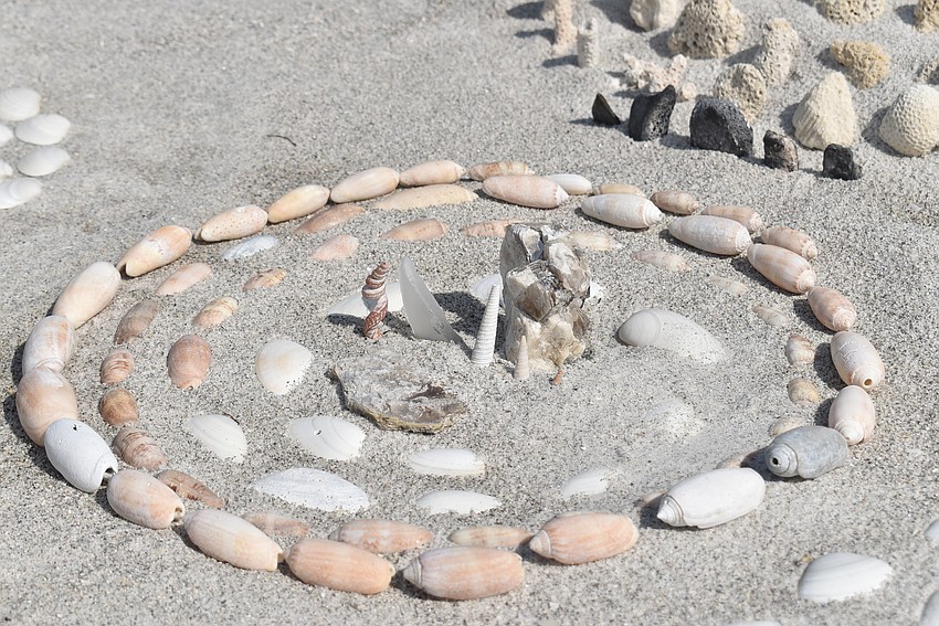 Pink and white shells make up another circle.