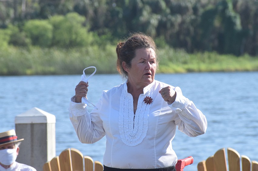 Lynn Jensen starts the play with a monologue. 