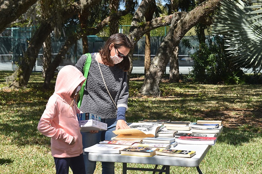 Coco and Ali Claypoole browse the selections.