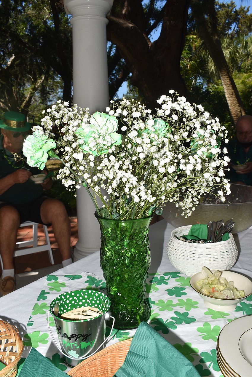 Green and white flowers capped off the decorations.