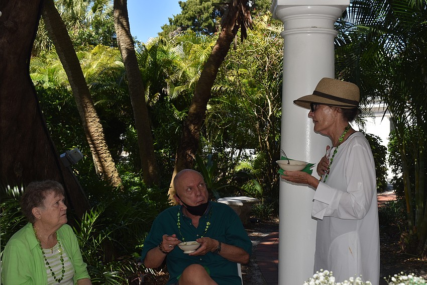 Meredith McKinley chats with June McBride and Larry Mundt.