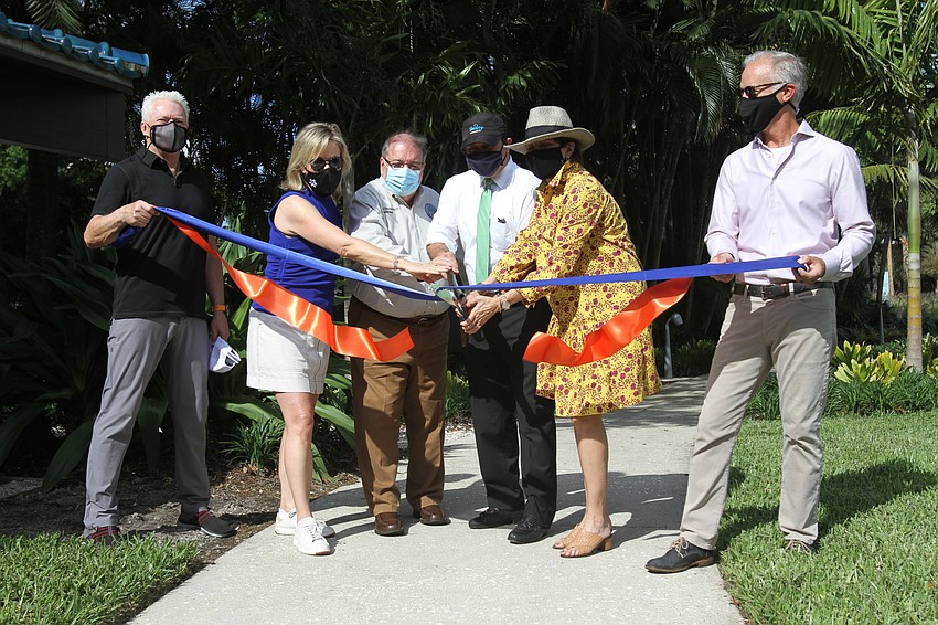 A.G. Lafley, Teri Hansen, Al Maio Hagen Brody, Cathy Layton and Bill Waddill cuts the ribbon.