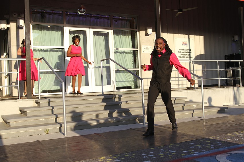 Zion Thompson put on a song-and-dance show.