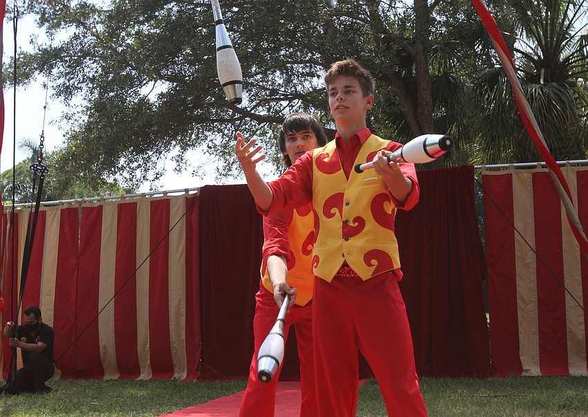 Alex Hume, Walter Nord and Aidan Bracewell juggle together.