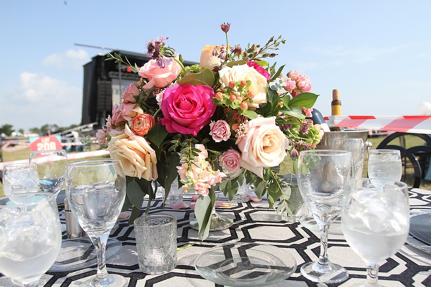 The event had a mix of 50s table decor with classic floral arrangements.