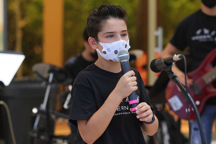 Ezra Lerario sing to an audience.