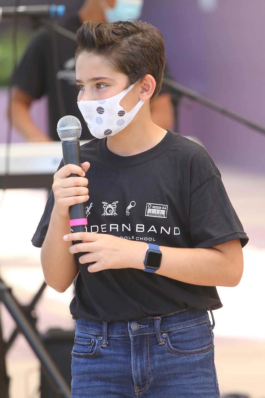 Ezra Lerario sings to an audience.