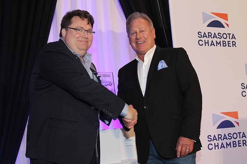 Dan DeLeo gives the Large Business Award to Michael Smullen with MÜV.