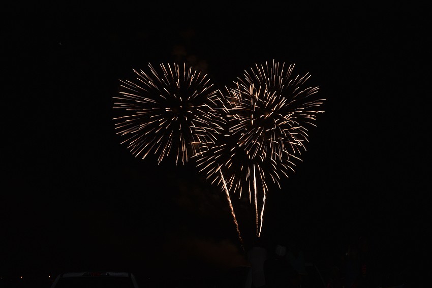 Nathan Benderson Park's fireworks show began at 9:05 p.m. and lasted for 15 minutes.