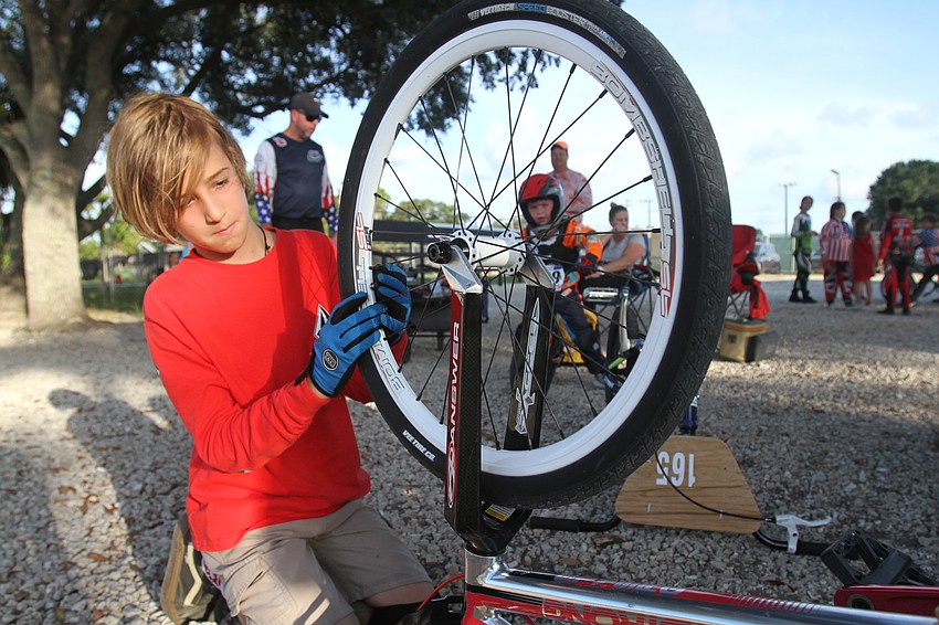 Levi Webb, 10, adjusts his tire.