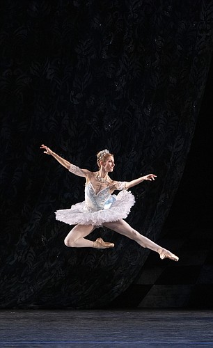 Kate Walsh Honea performs in George Balanchine&#39;s "Theme and Variations."