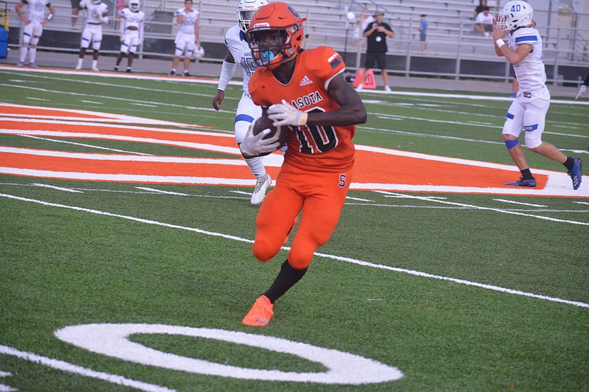 T.J. McKay takes a wide receiver reverse on the game's opening drive.