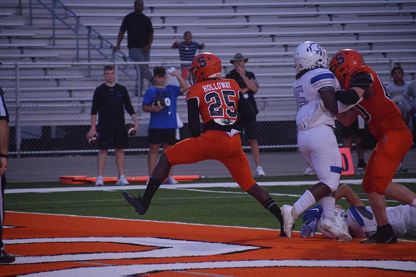 Jarmel Holloway side-steps his way into the end zone for a touchdown.