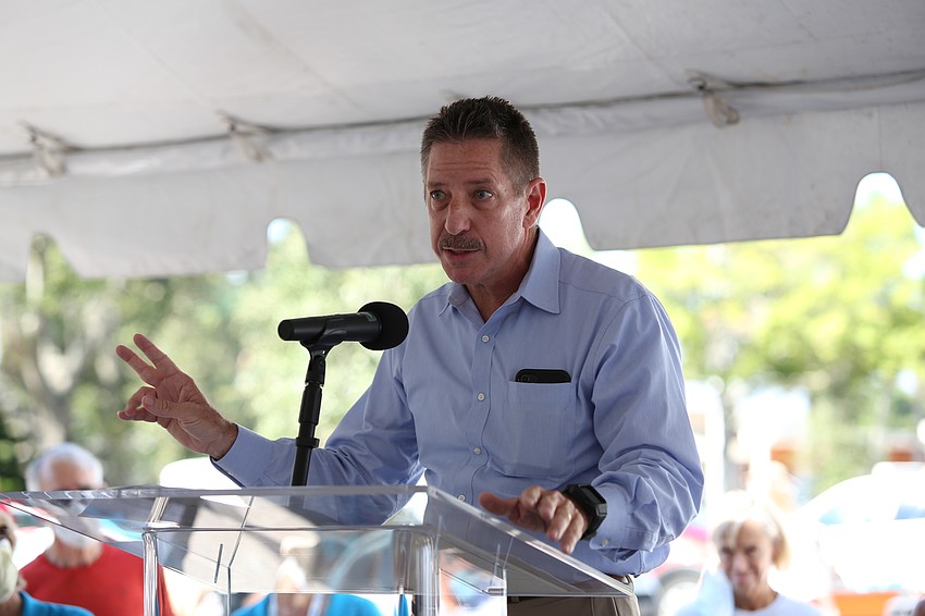 Sheriff Kurt Hoffman speaks to the crowd.