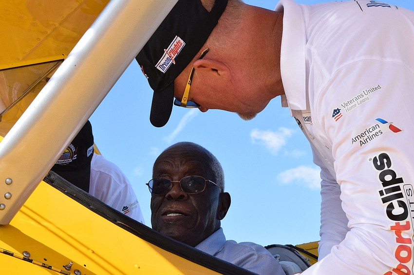 Melvin Pettis, a Navy veteran, talks to Darryl Fisher with Dream Flights about his time as a civil rights activist after serving in the Navy. Pettis met Martin Luther King Jr. and John F. Kennedy.
