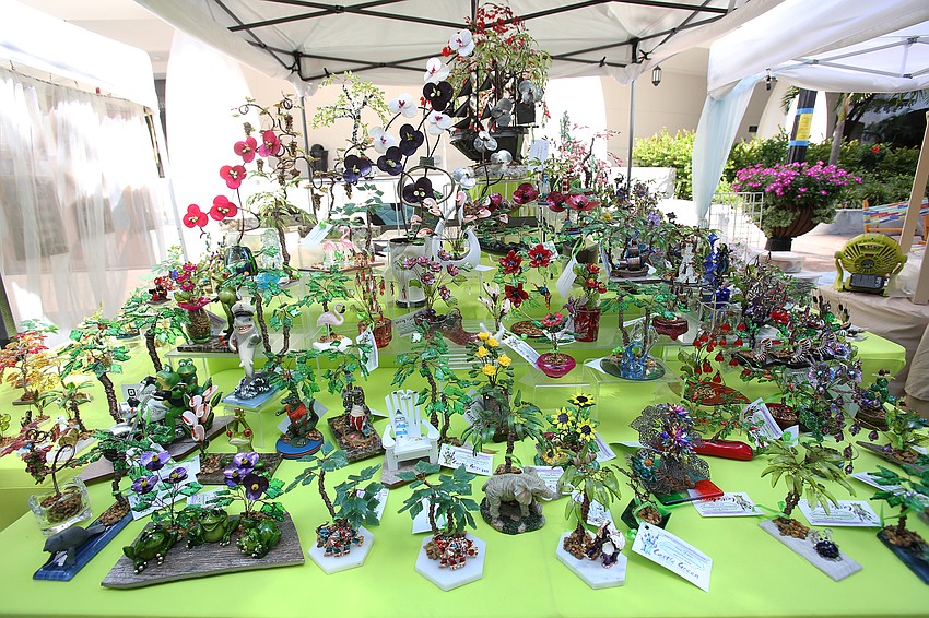 Lucy Fraser sells a variety of art glasses sculptures with a number of designs.