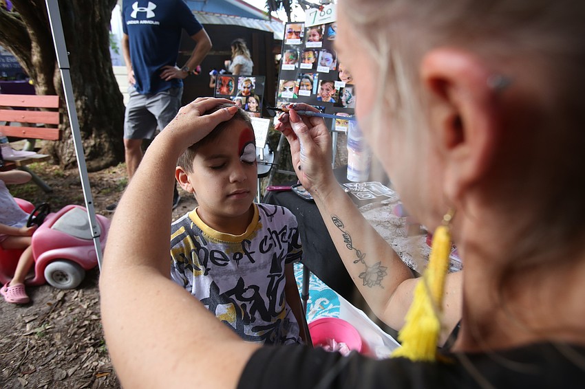Wliber Martinez has his face painted.
