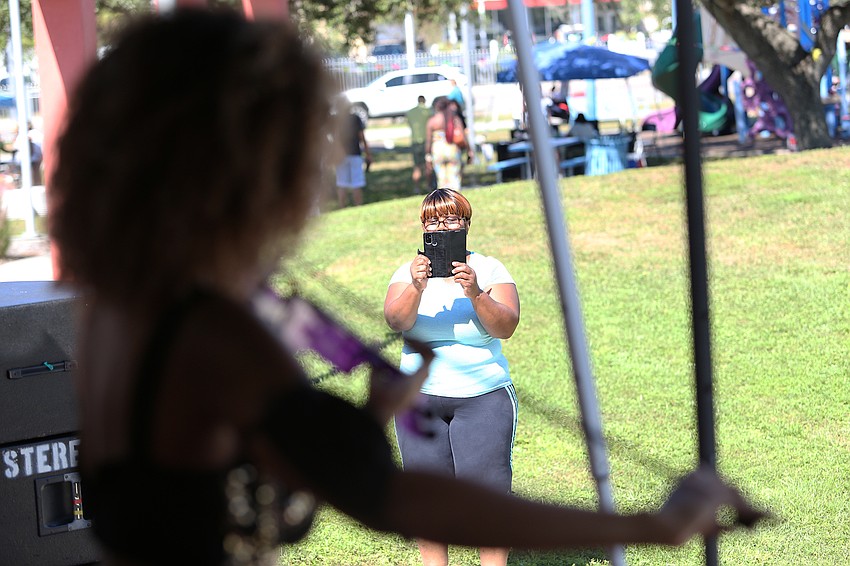 Damita Sanders records Luna Muni playing.