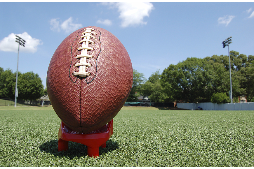 Sarasota football zips past Lakewood Ranch