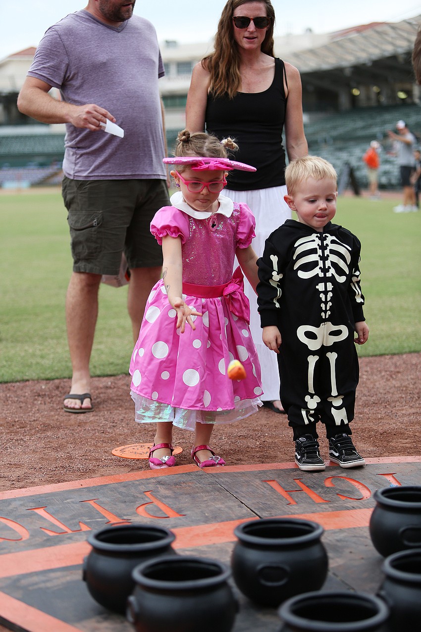 Laney Bowman throws a ball.