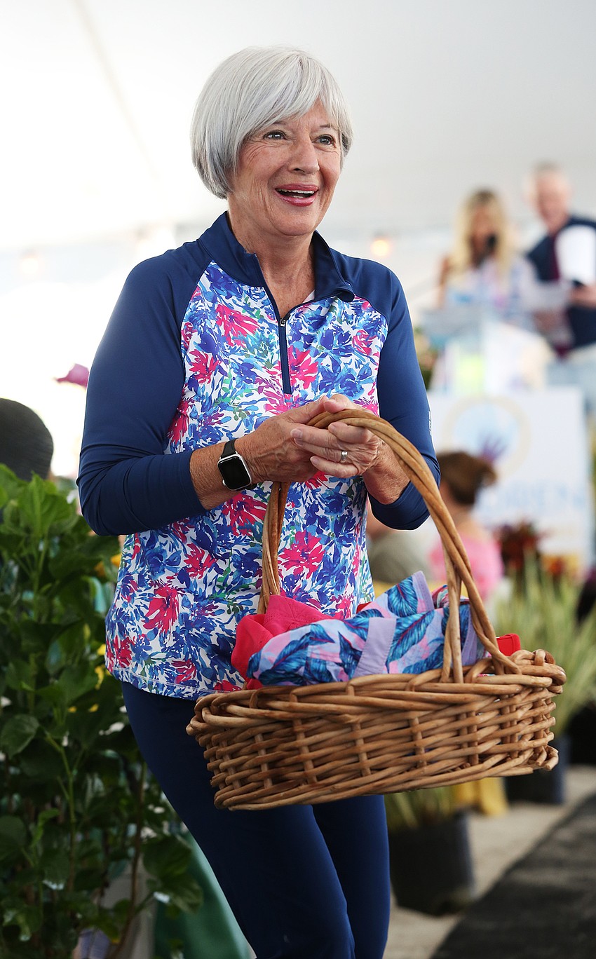 Kathy Tolleson passes out hats.