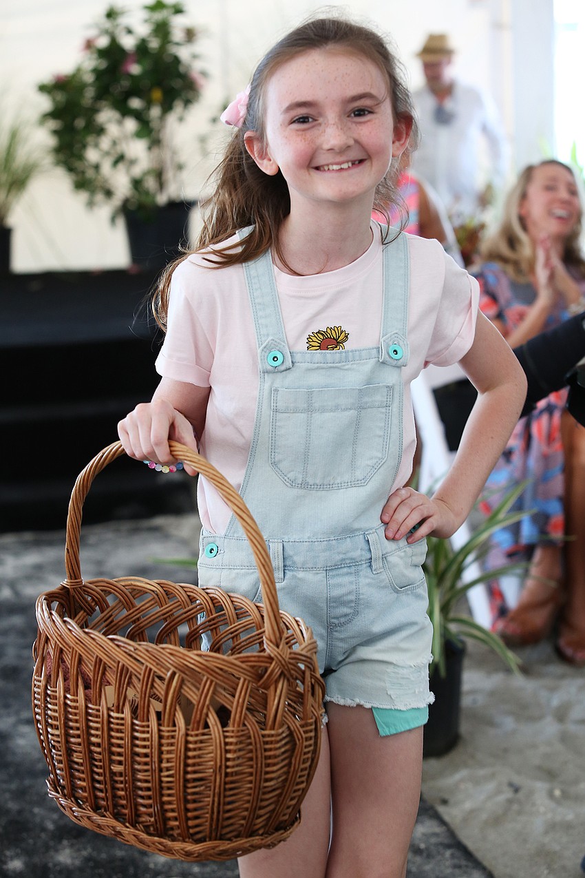 Maggie Rogers hands out scrunchies.