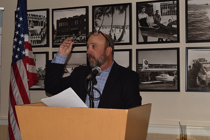 Al Benincasa presented the awards.