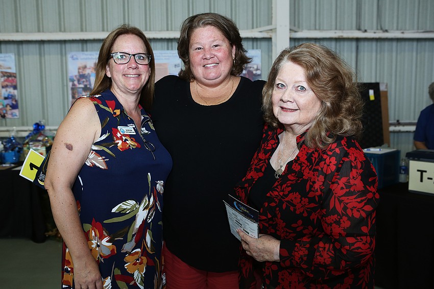 Lou Ann Linn with Kelly and Kathy Oliver