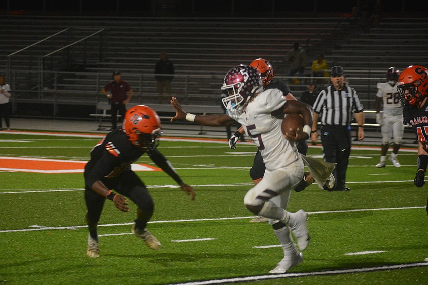 Bryan Kearse stiff arms Sailors cornerback Joe Durn.