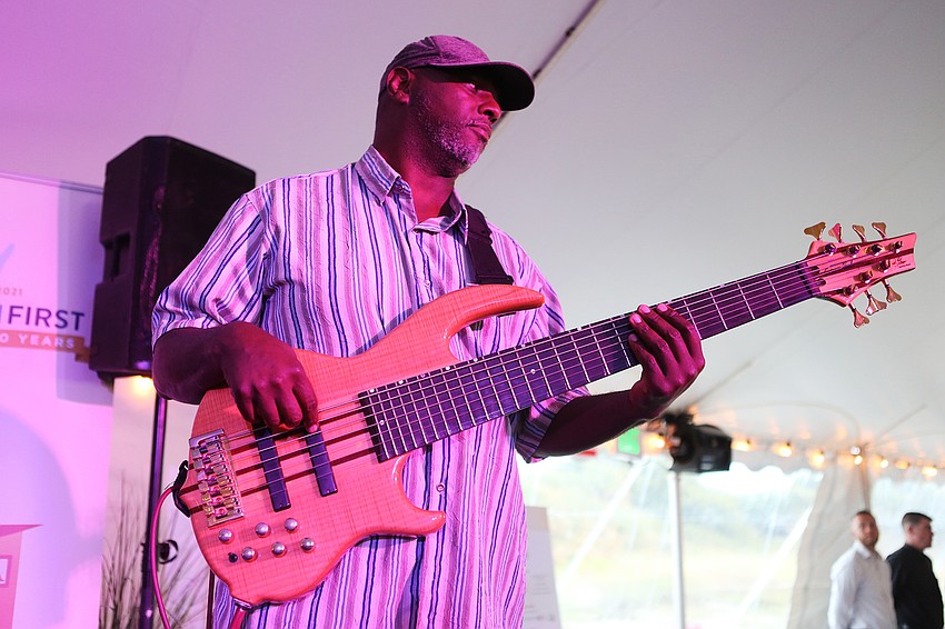 A band played throughout the evening.