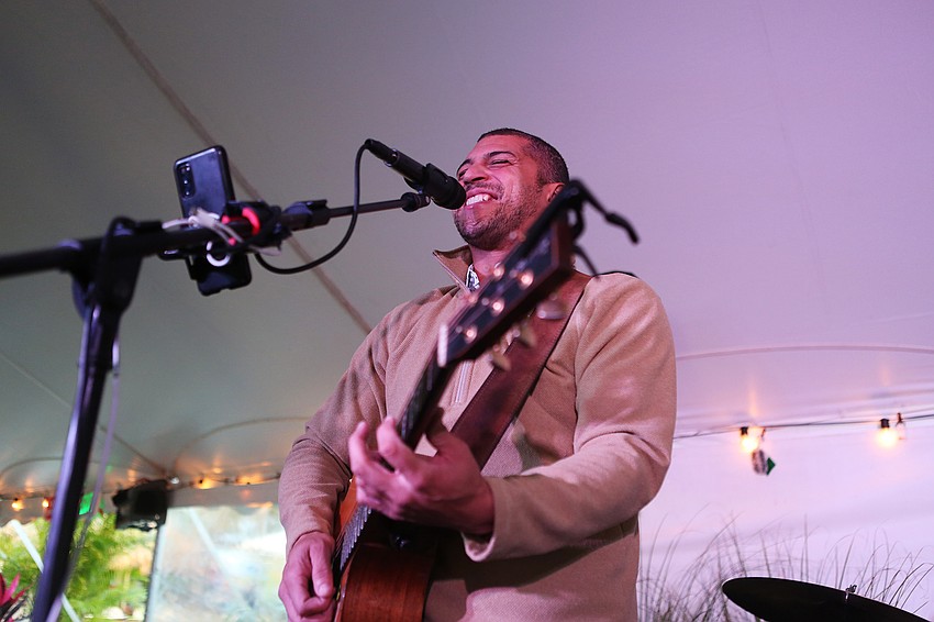 A band played throughout the evening.