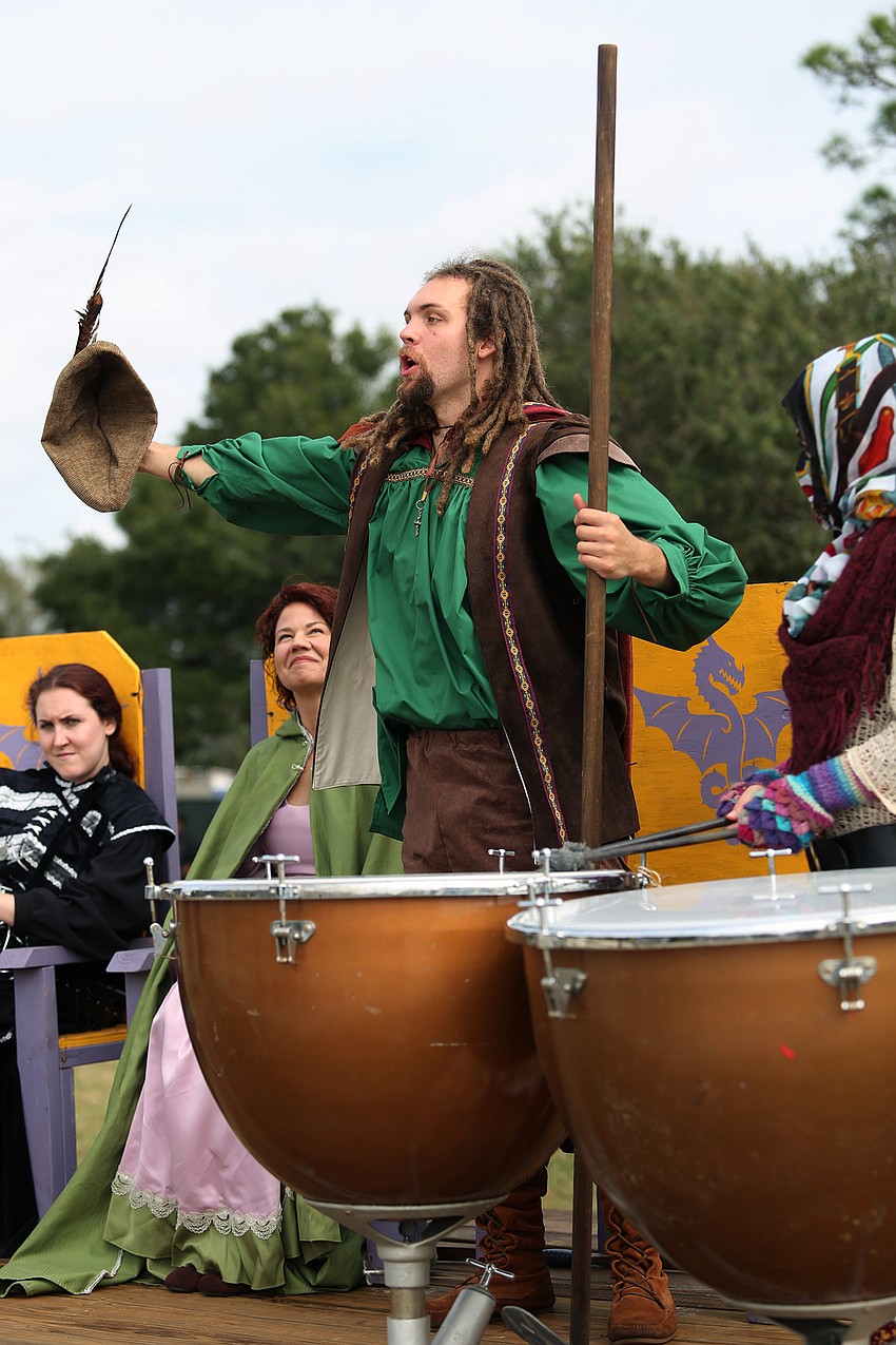 Tyler Mattingly as Robin Hood