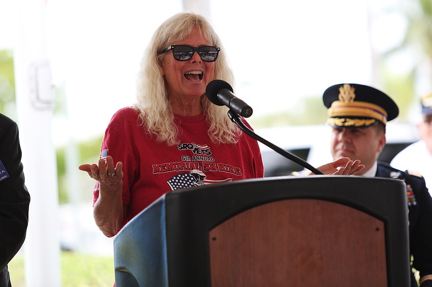 Jan Hamel Solomon leads the group in prayer.