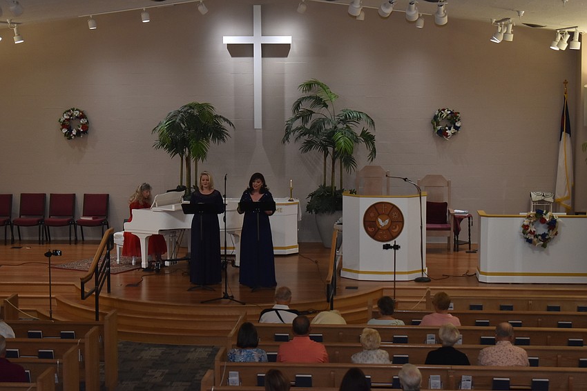 The concert featured several opera songs amongst other American songs.