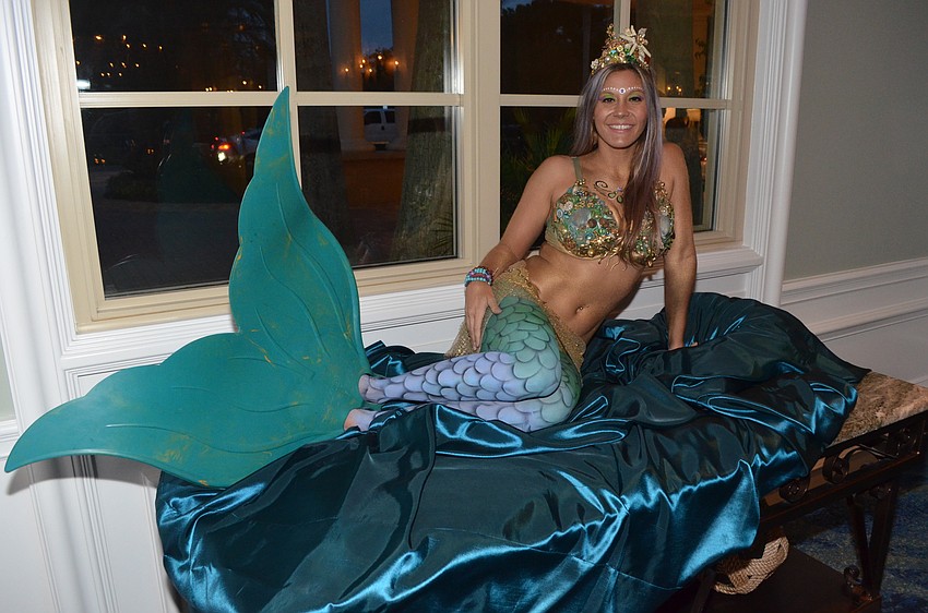 A “mermaid” graces the lobby outside the ballroom for cocktail hour.