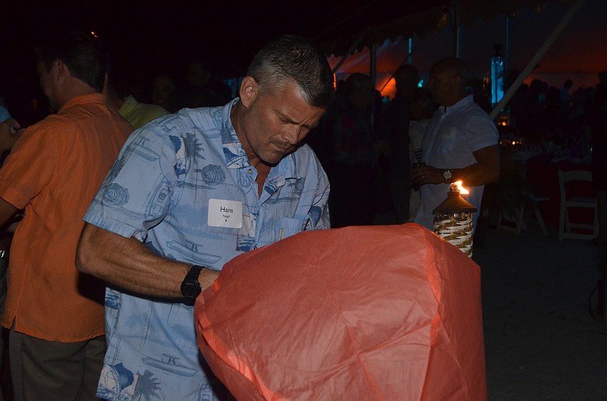 Hans Negd prepares his lantern for takeoff.