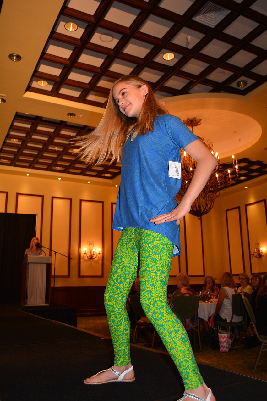 Lily Hayes models LuLaRoe fashions for the crowed.