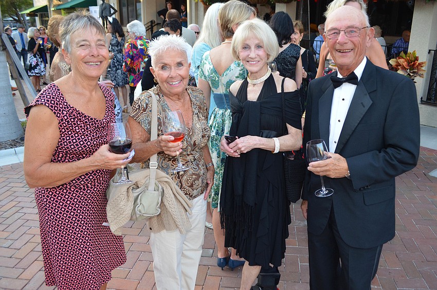 Barb Totaro, Louise Mazius and Elaine and John Wels