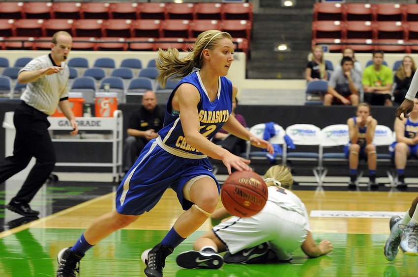 Sarasota Christianâ€™s McKenzie Lantz pushes the ball down the court in the second quarter.