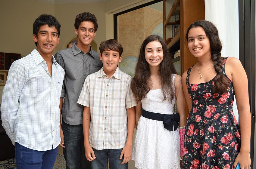 Lenin Valladares, Francisco Serrano, Brian Guerrero, Gabriella Stilo and Camila Serrano