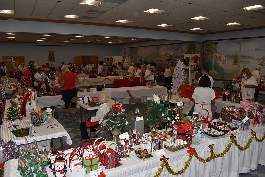 The entire parish hall was filled with Christmas.