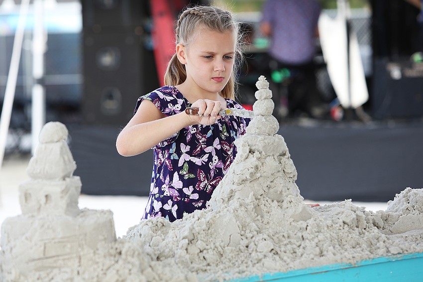 Lilia Kostov makes her own sculpture