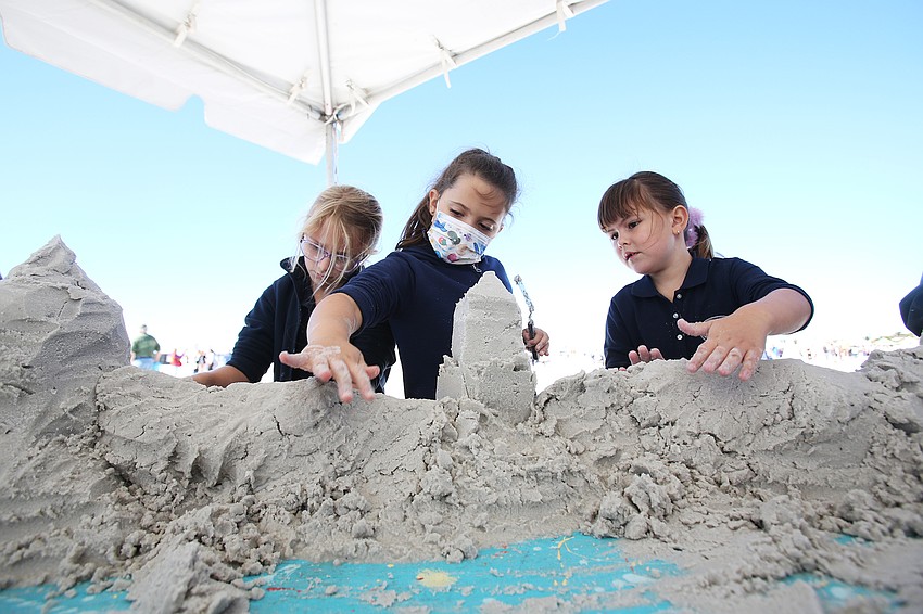 Landyn Buller, Kendall Parks and Juliette Shea make their sculptures.