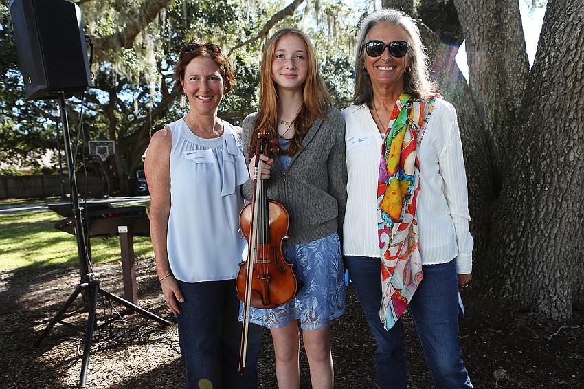 Laura and Gabi DeLeo with Melissa DeLisser