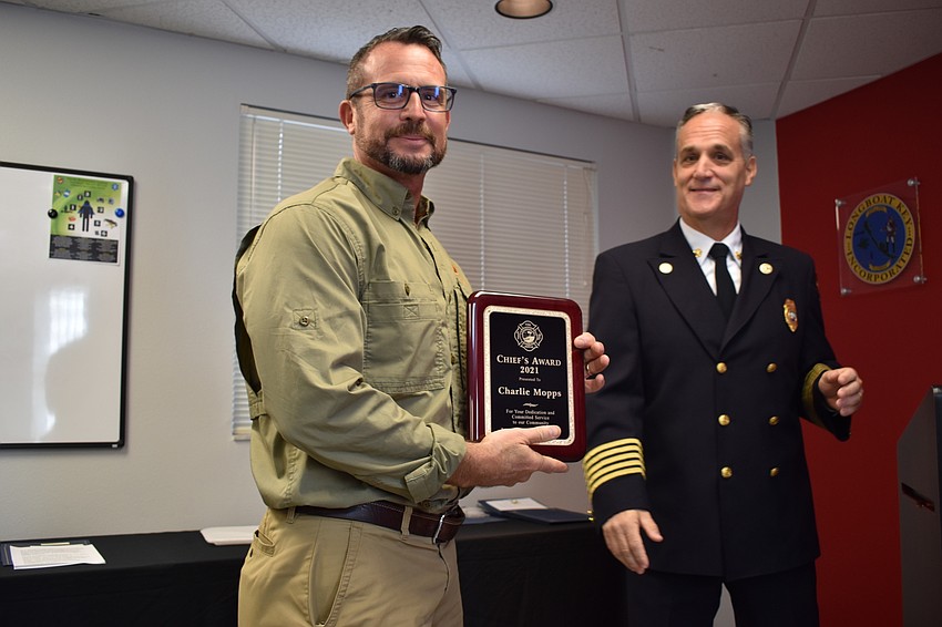 Longboat Key Town Project Manager Charlie Mopps won the 2021 Chief’s Award. Fire Chief Paul Dezzi congratulated Mopps on Wednesday morning.