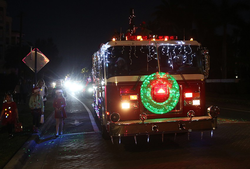 Groups decorate boats in cheery Christmas stylings.