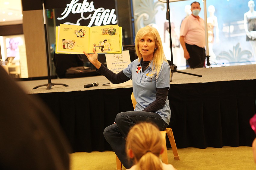 Director of Gan Laura Freedman tells a story to the assembled kids.