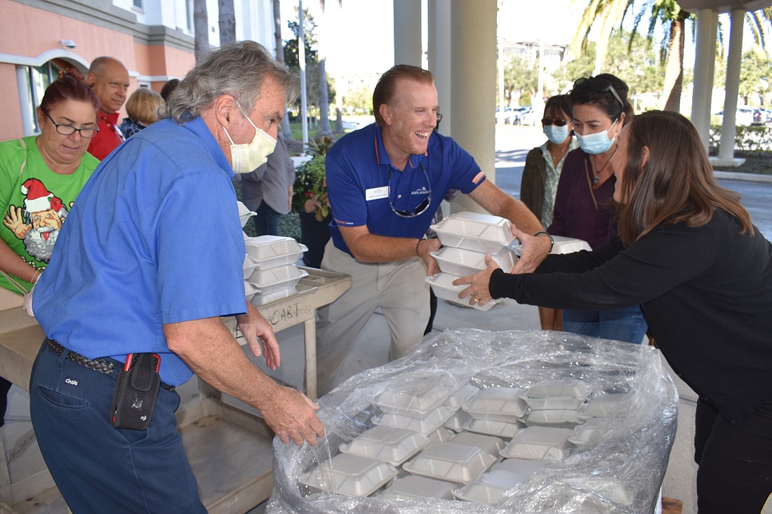 Laekwood Ranch Medical Center&#39;s Donny Long (left)  gets some help loading lunches onto a cart for delivery from Esplanade&#39;s Rob Commissar and Marym O&#39;Connor.