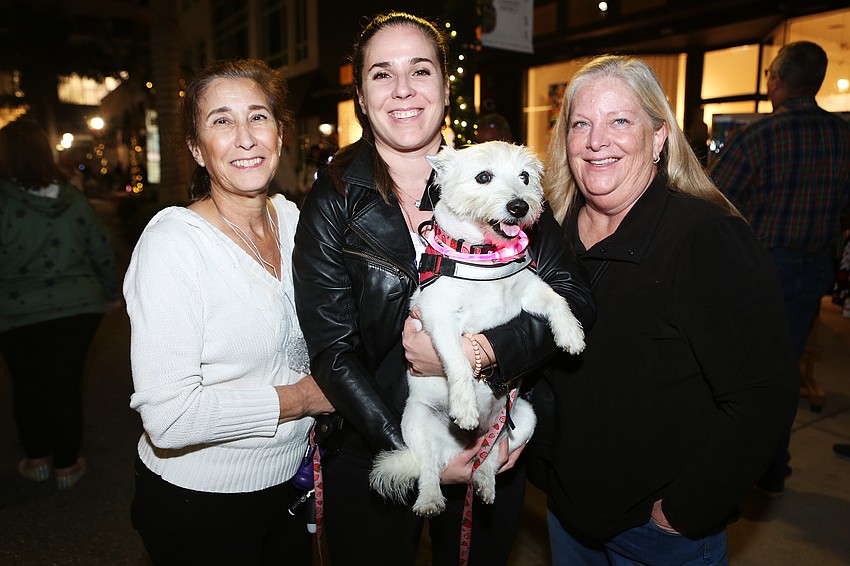 Siri Koshes, KariJo Koshes, Clutch the dog and Ellen Hyland